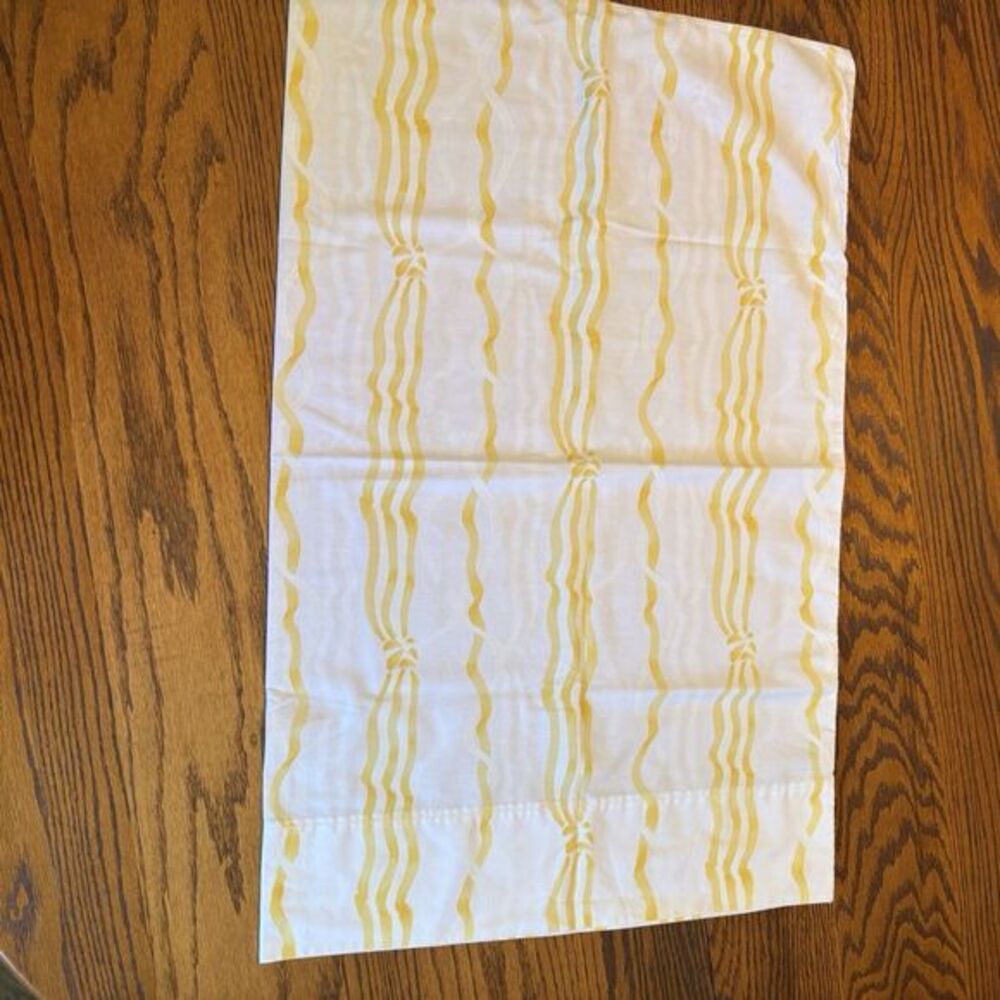 VTG Martha Stewart Pillowcase Standard White/Yellow 180 Thread Count 50% Cotton